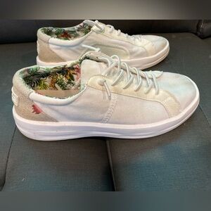 The cutest Karina Hey Dudes in size 8.